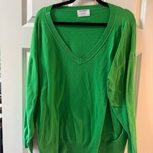 Old Navy Women's V-Neck Sweater in Kelly Green